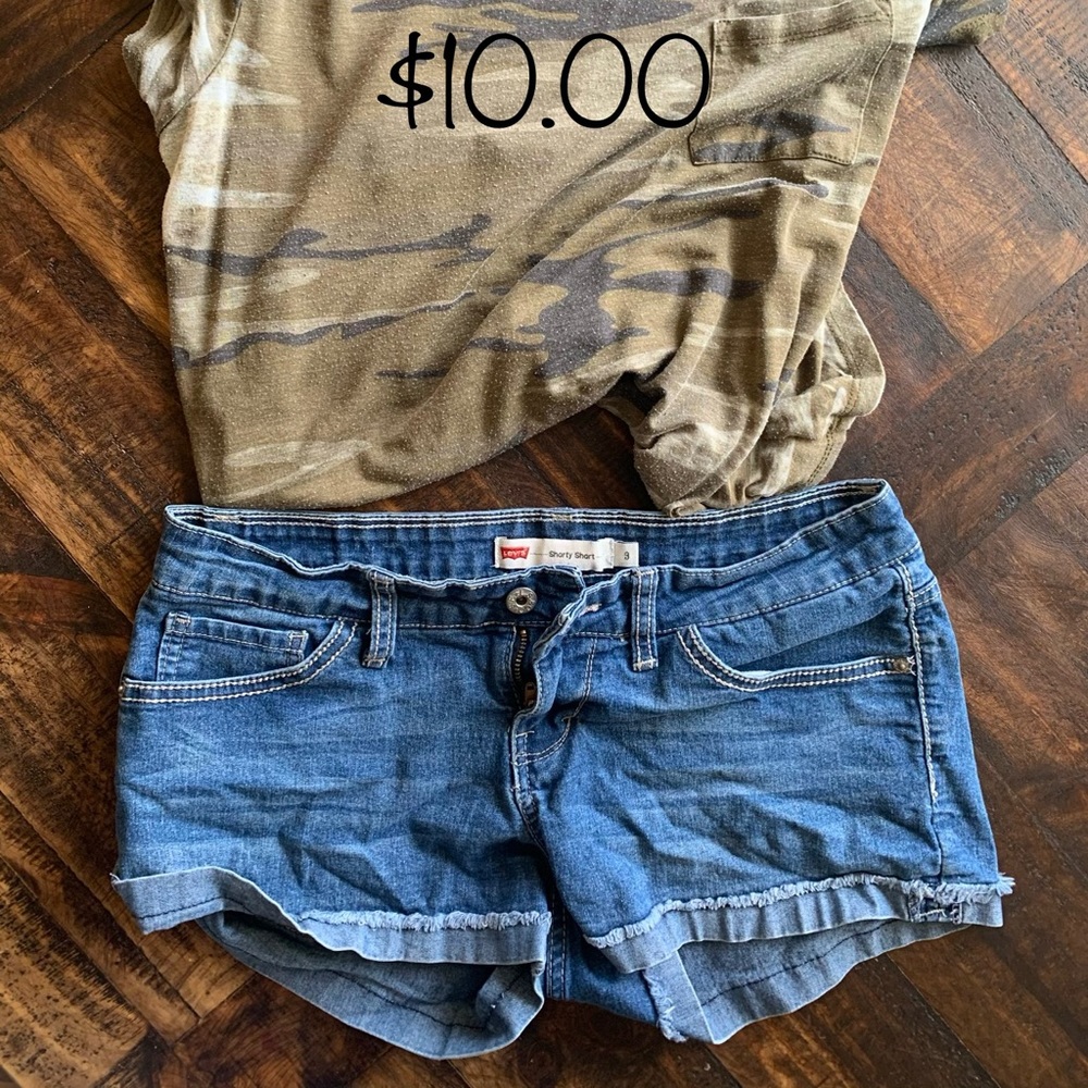 Levi shorty shorts